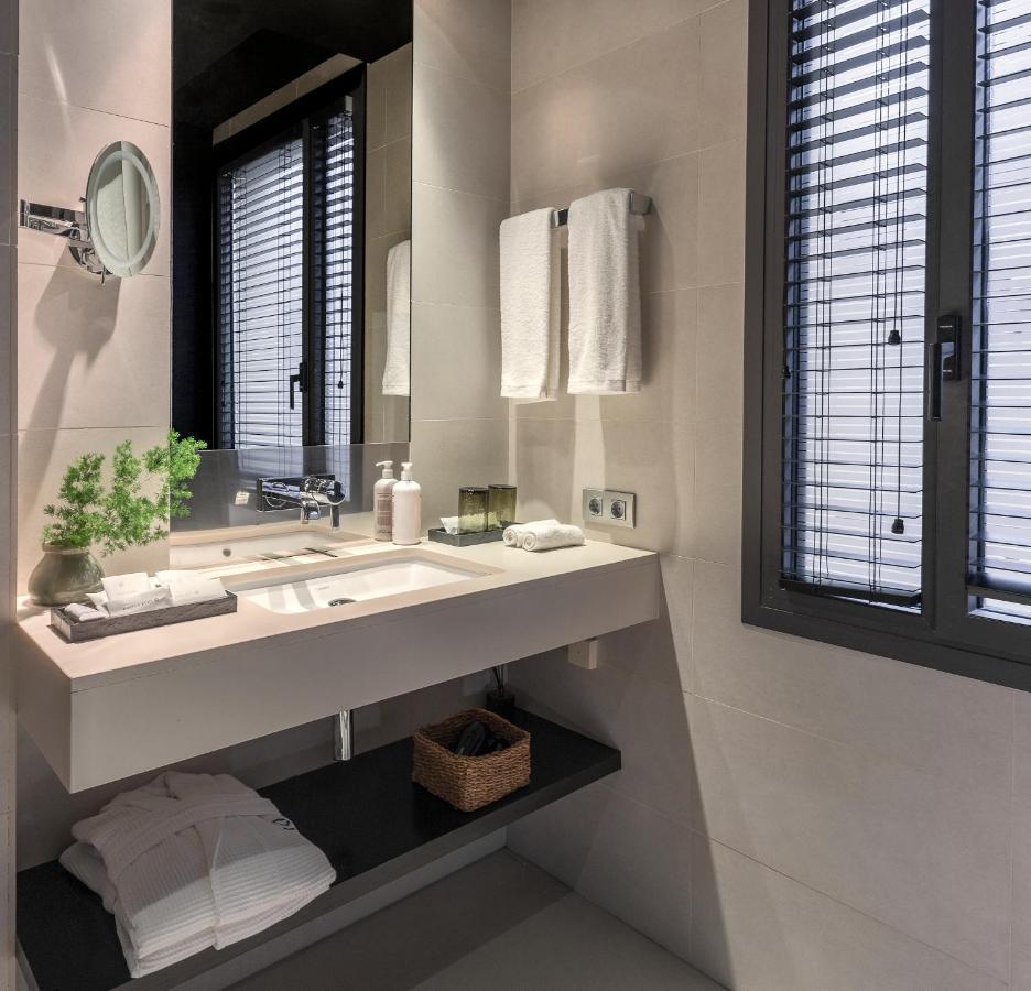 Hotel Casa Sagnier Barcelona Exterior foto Bathroom