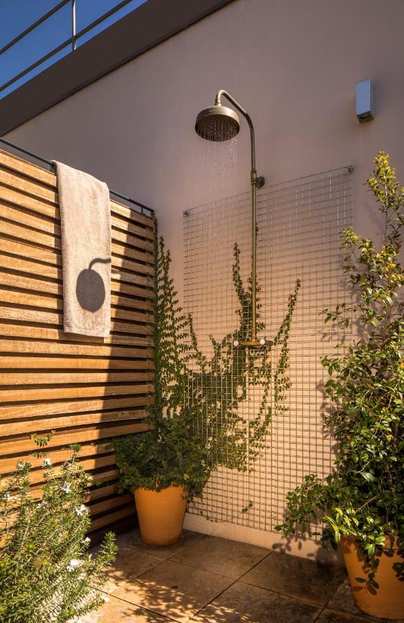 Hotel Casa Sagnier Barcelona Exterior foto Outdoor shower